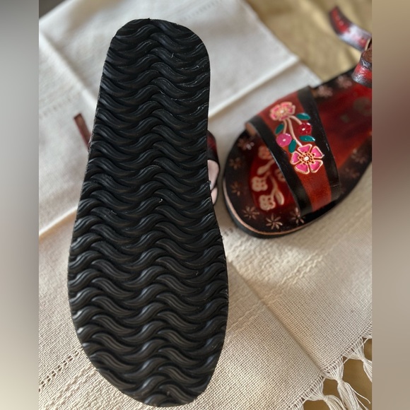 Beautifully handcrafted sandals by Artesanos de Ceja - Picture 5 of 9